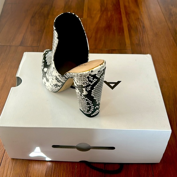 Snake print heels. - Picture 2 of 2